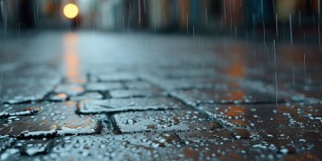 与你初见在雨天究竟是哪首歌？
