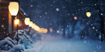 雪夜灯火中的温暖究竟是哪首歌？