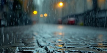 当下雨的时候究竟是哪首歌？